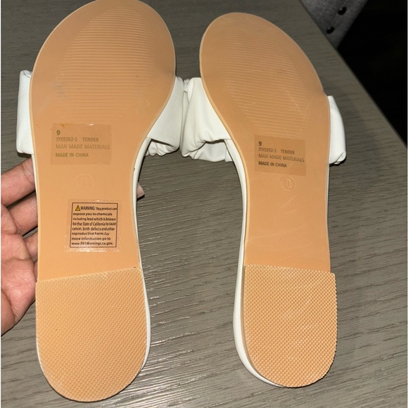 Fashion Nova White Slides - Picture 3 of 4